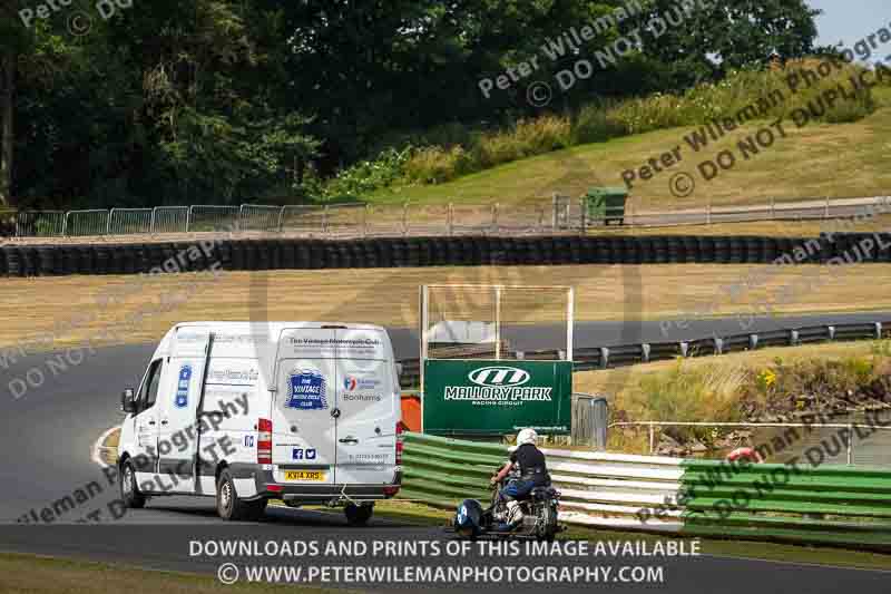 Vintage motorcycle club;eventdigitalimages;mallory park;mallory park trackday photographs;no limits trackdays;peter wileman photography;trackday digital images;trackday photos;vmcc festival 1000 bikes photographs